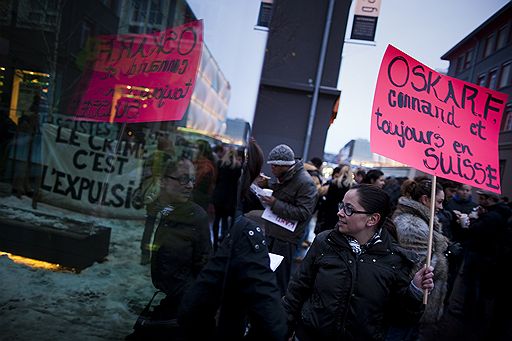 28.11.2010 В Швейцарии прошла акция протеста против итогов референдума, прошедшего 28 ноября. Граждане поддержали идею депортировать иностранцев, совершивших серьезные преступления