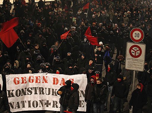 28.11.2010 В Швейцарии прошла акция протеста против итогов референдума, прошедшего 28 ноября. Граждане поддержали идею депортировать иностранцев, совершивших серьезные преступления