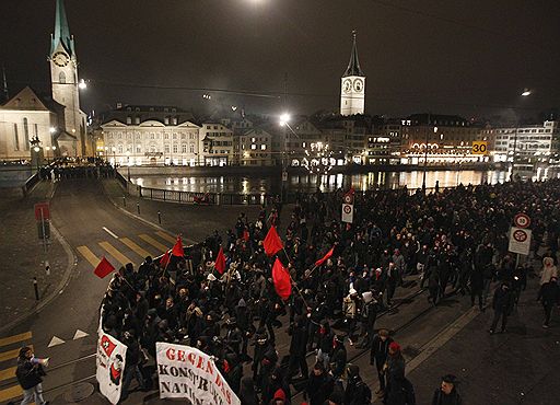 28.11.2010 В Швейцарии прошла акция протеста против итогов референдума, прошедшего 28 ноября. Граждане поддержали идею депортировать иностранцев, совершивших серьезные преступления