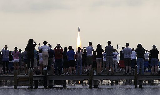 16.05.2011 С космодрома на мысе Канаверал в США был произведен последний пуск шаттла Endeavour. Космический «челнок» с шестью астронавтами на борту отправился к Международной космической станции. За время 16-дневного путешествия экипаж совершит четыре выхода в открытый космос