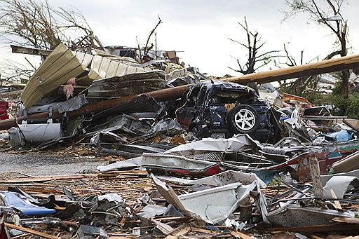 22.05.2011 В результате торнадо, обрушившегося в выходные на штаты Миссури и Миннесота, погиб, по меньшей мере, 31 человек. По данным спасателей, под завалами могут оставаться сотни раненых