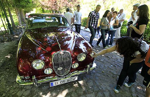 29.05.2011 В Румынии проходит выставка ретро-автомобилей. Вниманию публики представлены 36 автомобилей, произведенных в 1930-1975 годы