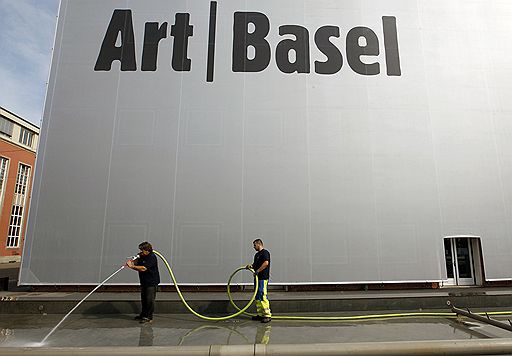 15.06.2011 В Швейцарии открылась крупнейшая ярмарка современного искусства Art Basel. Посетители, критики и пресса смогут оценить работы более 2 тыс. художников из разных стран