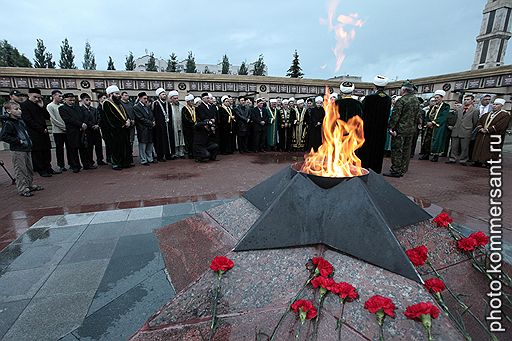 22.06.2011 По всей стране проходят мероприятия, посвященные началу Великой Отечественной войны. Россияне зажигают свечи в память о погибших, возлагают цветы к мемориалам воинской славы. Специальную панихиду по погибшим отслужил патриарх Московский и всея Руси Кирилл