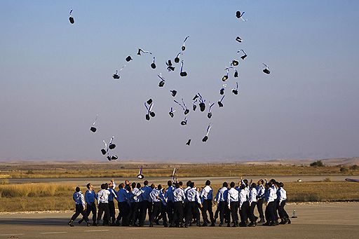 30.06.2011 Израильская авиабаза «Хацерим» выпускает очередное поколение военных пилотов. На показательные выступления выпускников прибыл посмотреть и премьер-министр страны Беньямин Нетаньяху