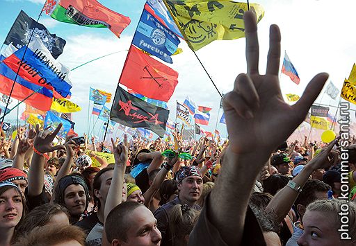 08.07.2011 В Тверской области в десятый раз прошел музыкальный рок-фестиваль «Нашествие». В этом году ни дождя, ни грязи не испугались более 180 тыс. человек