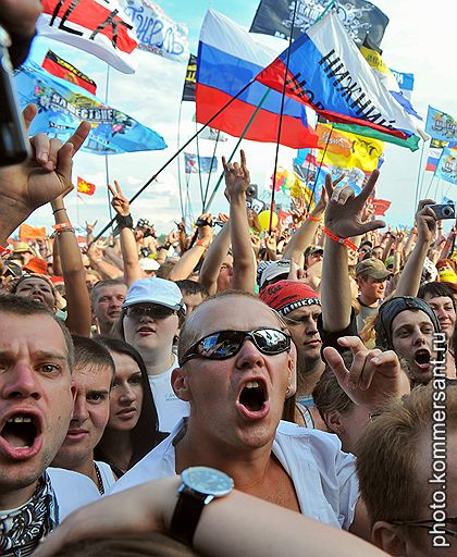 08.07.2011 В Тверской области в десятый раз прошел музыкальный рок-фестиваль «Нашествие». В этом году ни дождя, ни грязи не испугались более 180 тыс. человек