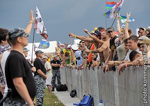 08.07.2011 В Тверской области в десятый раз прошел музыкальный рок-фестиваль «Нашествие». В этом году ни дождя, ни грязи не испугались более 180 тыс. человек