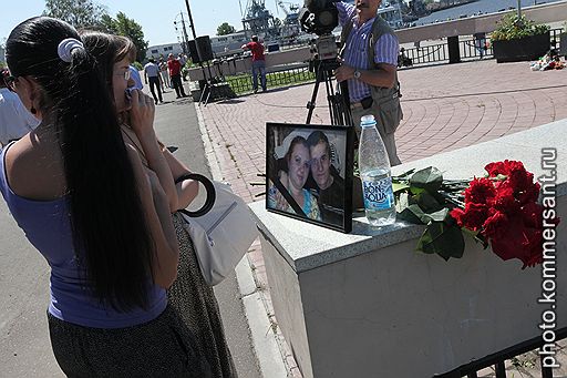 12.07.2011 В Казани прошла гражданская панихида по погибшим в катастрофе теплохода «Булгария»