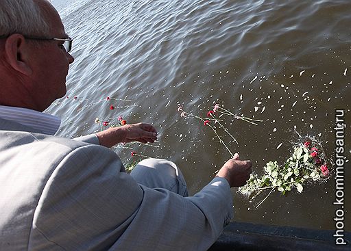 12.07.2011 В Казани прошла гражданская панихида по погибшим в катастрофе теплохода «Булгария»