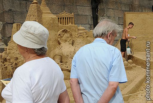 13.07.2011 В Санкт-Петербурге открылся Международный фестиваль песчаных скульптур. Композиции из песка все желающие смогут увидеть на пляже Петропавловской крепости