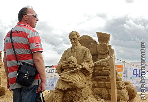 13.07.2011 В Санкт-Петербурге открылся Международный фестиваль песчаных скульптур. Композиции из песка все желающие смогут увидеть на пляже Петропавловской крепости