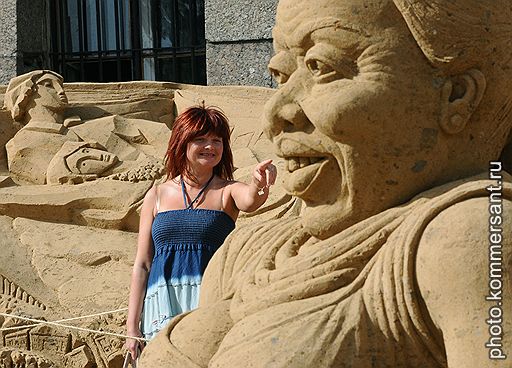 13.07.2011 В Санкт-Петербурге открылся Международный фестиваль песчаных скульптур. Композиции из песка все желающие смогут увидеть на пляже Петропавловской крепости