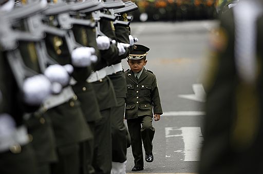 20.07.2011 В Колумбии прошли торжества, посвященные дню независимости страны. В Боготе состоялся военный парад, который принял президент Колумбии Хуан Мануэль Сантос
