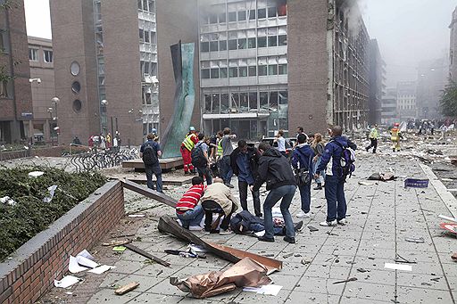 22.07.2011 В центре Осло в пятницу произошел мощный взрыв. Повреждены правительственные здания, а также офис таблоида VG. Свидетели сообщают о десятках раненых. Несколько человек погибли