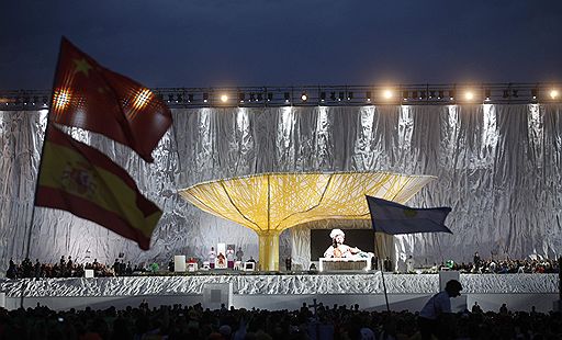 21.08.2011 В Испании Бенедикт XVI провел воскресную службу. Всемирный день молодежи завершился мессой на аэродроме Cuatro Vientos близ Мадрида. Как ожидалось, ее посетило 1,5 млн человек