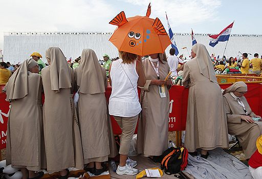 21.08.2011 В Испании Бенедикт XVI провел воскресную службу. Всемирный день молодежи завершился мессой на аэродроме Cuatro Vientos близ Мадрида. Как ожидалось, ее посетило 1,5 млн человек