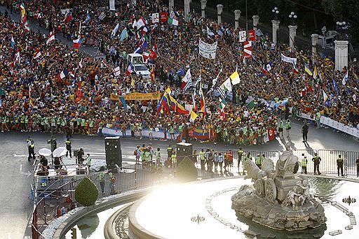 21.08.2011 В Испании Бенедикт XVI провел воскресную службу. Всемирный день молодежи завершился мессой на аэродроме Cuatro Vientos близ Мадрида. Как ожидалось, ее посетило 1,5 млн человек