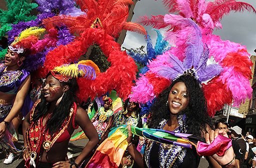 28.08.2011. 28 августа в лондонском районе Ноттинг Хилл стартовал двухдневный карнавал, считающийся крупнейшим в Европе уличным фестивалем. Тысячи туристов приезжают посмотреть на красочное шоу, участники которого берут пример с известного бразильского карнавала в Рио-ди-Жанейро.