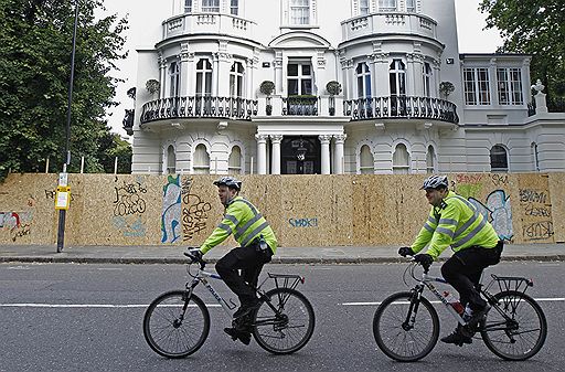 28.08.2011. 28 августа в лондонском районе Ноттинг Хилл стартовал двухдневный карнавал, считающийся крупнейшим в Европе уличным фестивалем. Тысячи туристов приезжают посмотреть на красочное шоу, участники которого берут пример с известного бразильского карнавала в Рио-ди-Жанейро.