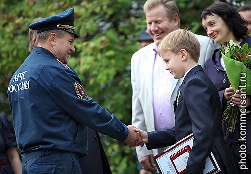 01.09.2011 В России традиционно отметили День знаний. Торжественные линейки прошли в школах и вузах Москвы. Открытые уроки, посвященные Дню знаний, посетили известные политики и бизнесмены. В церемониях награждения приняли участие первые лица страны