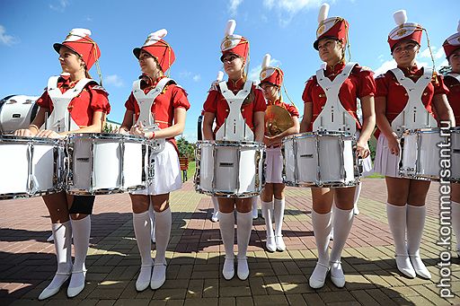 1.09.2011. 1 сентября пансион воспитанниц Министерства обороны России в третий раз распахнул двери для 640 учениц. В программе обучения кроме обычных предметов также изучение трех иностранных языков, занятия танцами и спортом, художественное и музыкальное образование.