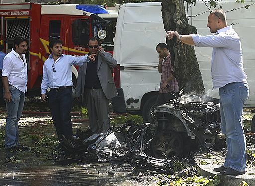 20.09.2011 В Анкаре прогремел мощный взрыв. Бомба сработала в центральном районе города Кызылай, где расположены госучреждения и резиденция премьер-министра Турции. Ранены 15 человек