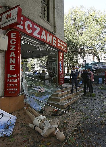 20.09.2011 В Анкаре прогремел мощный взрыв. Бомба сработала в центральном районе города Кызылай, где расположены госучреждения и резиденция премьер-министра Турции. Ранены 15 человек