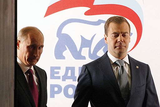 24.09.2011 В Москве в Лужниках прошел съезд партии «Единая Россия». На нем разрешилась главная политическая интрига — Дмитрий Медведев предложил Владимиру Путину баллотироваться в президенты России, а сам согласился работать в правительстве и возглавить партию власти