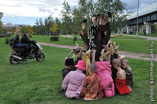 25.09.2011 В Москве в рамках московской биеннале современного искусства открылась выставка «Южное Бутово/Спальный район»