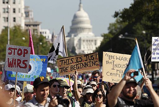 06.10.2011 В столице США прошла акция протеста под лозунгом &quot;Оккупируй Вашингтон&quot;. На улицы вышли около тысячи человек, однако столкновений с полицией удалось избежать