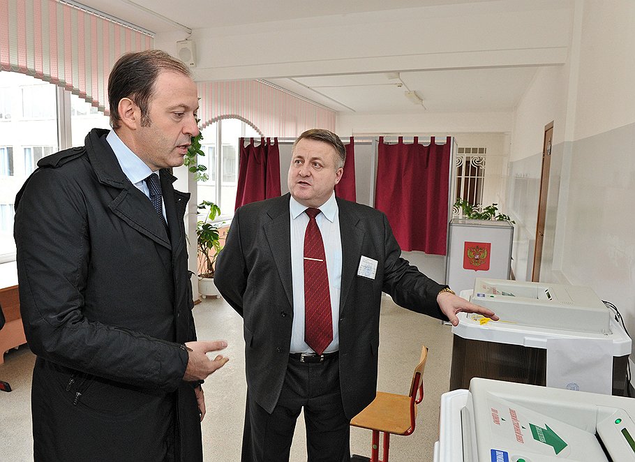 Кандидат в мэры города Химки Олег Митволь (слева)