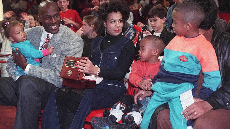 Майкл Джордан (слева) с семьей. 6 ноября 1993 года
