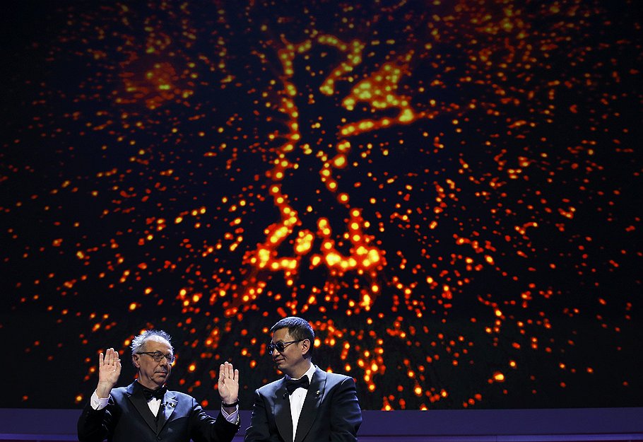Председатель жюри Берлинского кинофестиваля Вонг Карвай (справа) и руководитель Берлинале Дитер Косслик