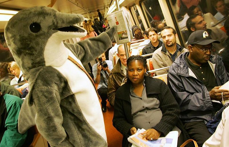 Акция защитников природы в метро Вашингтона. 20 октября 2005 года