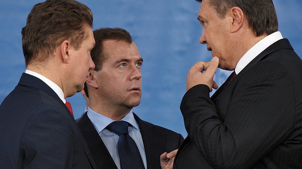 Слева направо: Алексей Миллер, Дмитрий Медведев и Виктор Янукович