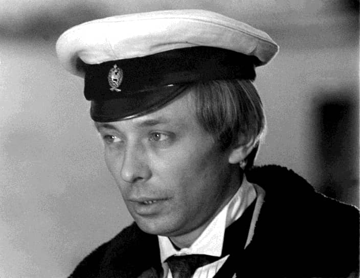 Олег Даль скончался 3 марта 1981 года в Киеве, во время командировки. Он был похоронен на Ваганьковском кладбище в Москве 
&lt;br>На фото: Олег Даль в роли Лаевского в фильме «Плохой хороший человек»
