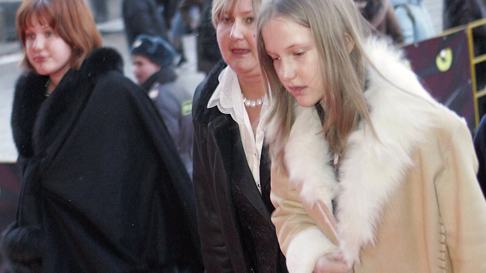 С дочерьми Еленой и Ольгой. 2005 год