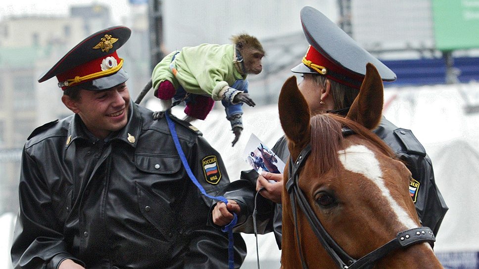 Патруль на Манежной площади. Москва, сентябрь 2005 года