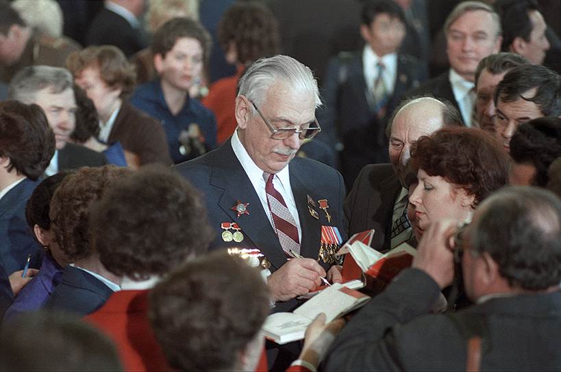 Сергей Михалков — Герой Социалистического Труда, четырежды лауреат Государственной премии СССР, лауреат Ленинской премии и Государственной премии РСФСР. Заслуженный деятель искусств РСФСР