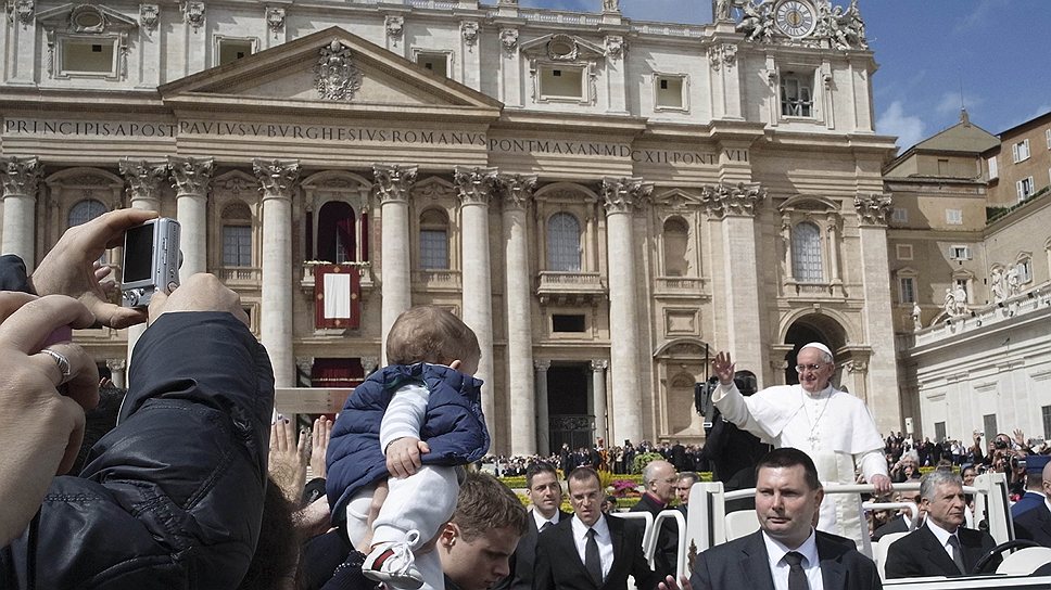 Папа Римский Франциск (справа). 31 марта 2013 года