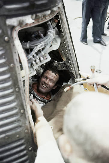 15 мая 1963 года американский астронавт Лерой Купер провел в космосе 1 сутки 10 часов 19 минут и 49 секунд. Он стал первым американским астронавтом, который пробыл в космосе более суток и спал на орбите