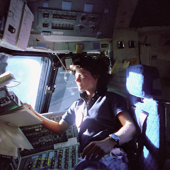 Первая американская женщина-астронавт Салли Райд полетела в космос на «Челленджере» STS-7 в 1983 году
