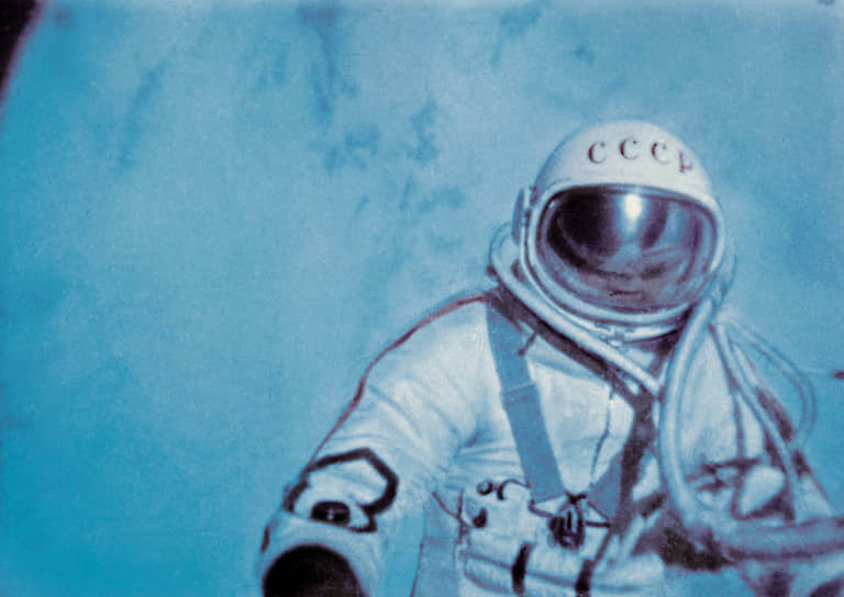 Алексей Леонов совершил первый выход в открытый космос 18 марта 1965 года
