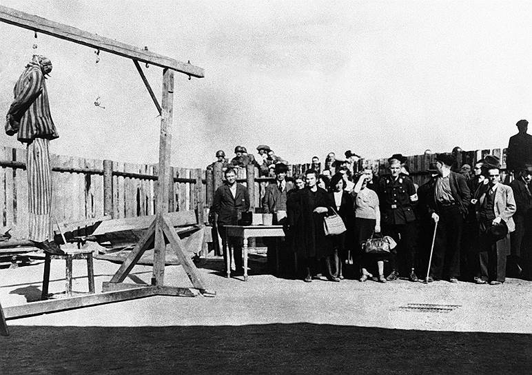Публичная казнь в Бухенвальде. Мирных жителей из ближайшего города Веймара заставляли присутствовать на казнях