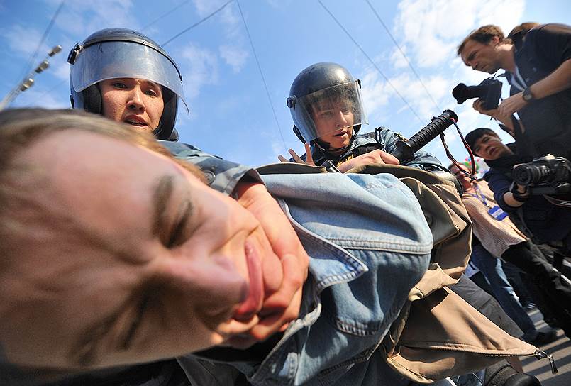 6 мая 2012 года «Марш миллионов» завершился столкновениями сторонников оппозиции и ОМОНа на Болотной площади. Массовые задержания участников протестной акции стали началом одного из самых резонансных уголовных дел современной России