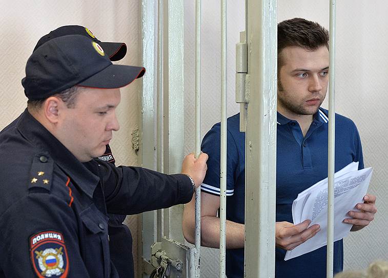 Илья Гущин (родился в 1988 году). Задержан 6 февраля 2013 года. По данным следствия, пытался повалить сотрудника полиции, препятствовал задержанию другого участника беспорядков. 18 августа 2014 года был осужден на 2,5 года лишения свободы. 5 августа 2015 года освобожден из колонии