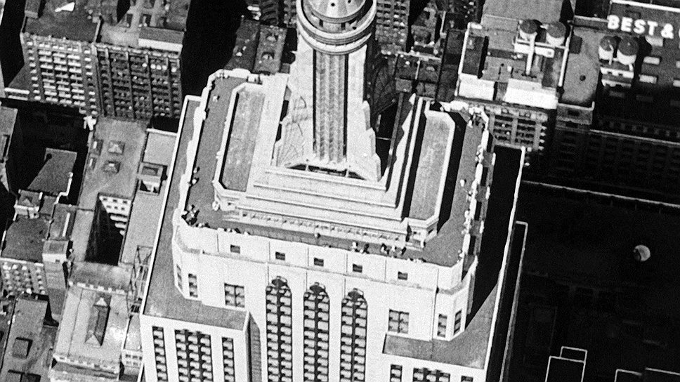 The Empire State Building --102-этажный небоскреб, построенный в 1931 году в Нью-Йорке на Манхеттене 