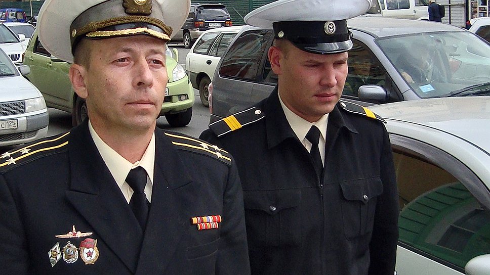 Гвардии капитан 1-го ранга Дмитрий Лаврентьев (слева) и трюмный машинист Дмитрий Гробов