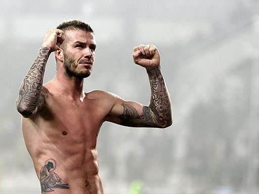 Догги стилінде тұрған жалаңаш әйелдер